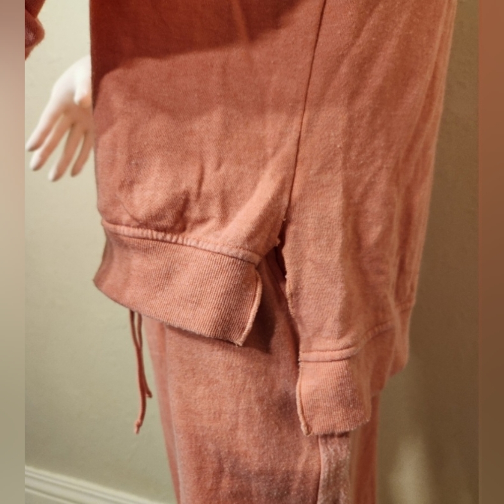 Chaser Reverse Panel Raglan Top Size Medium NWT - Picture 4 of 8